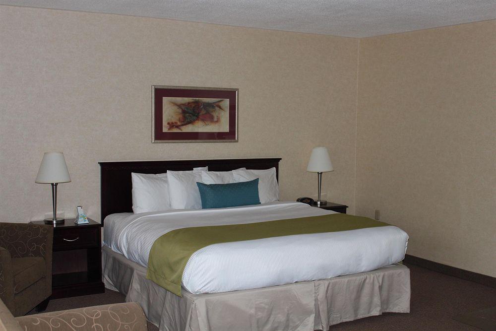 Best Western Plus Durham Hotel & Conference Centre Oshawa Room photo